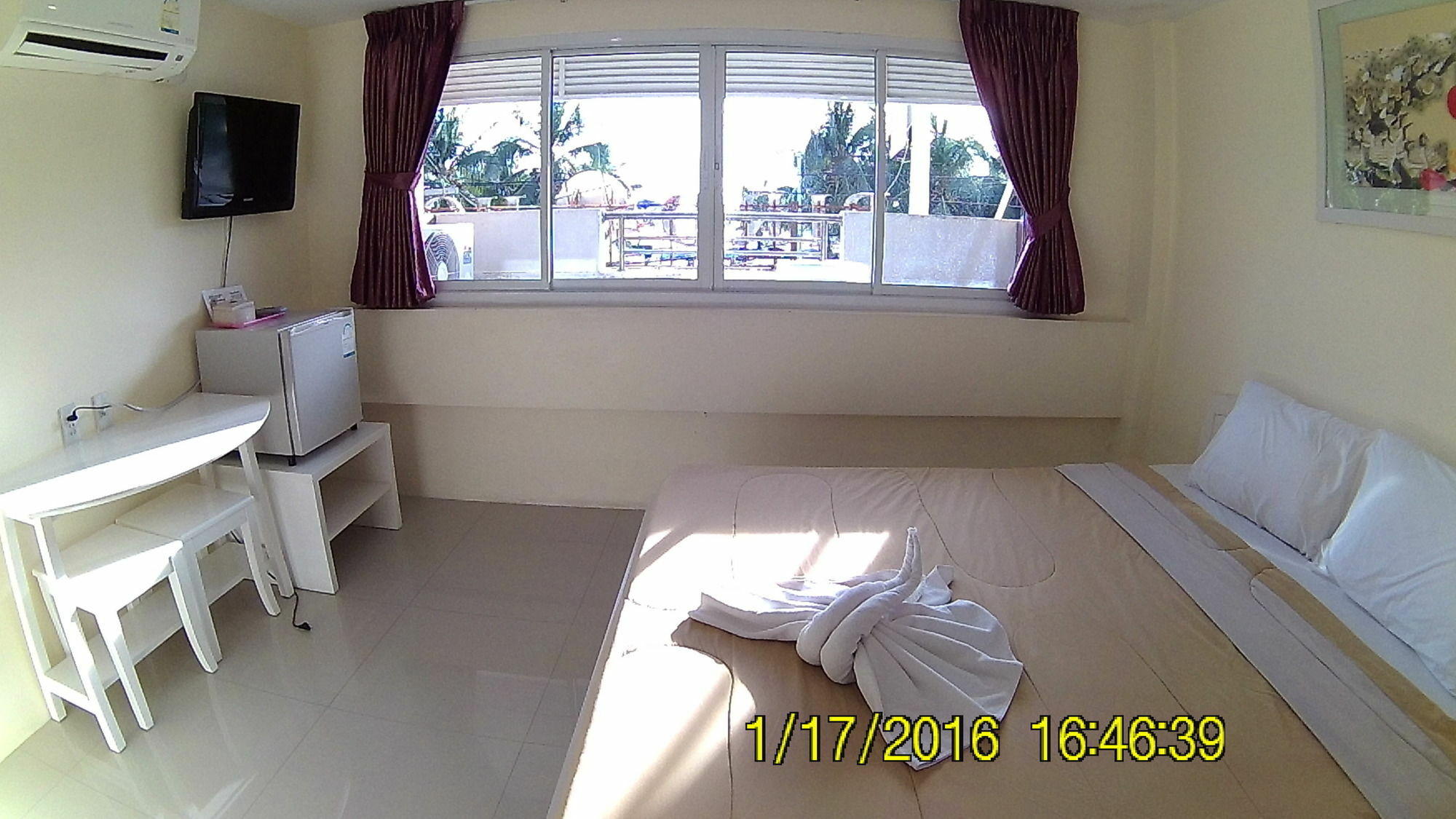 Bird Hotel Chonburi Exterior foto